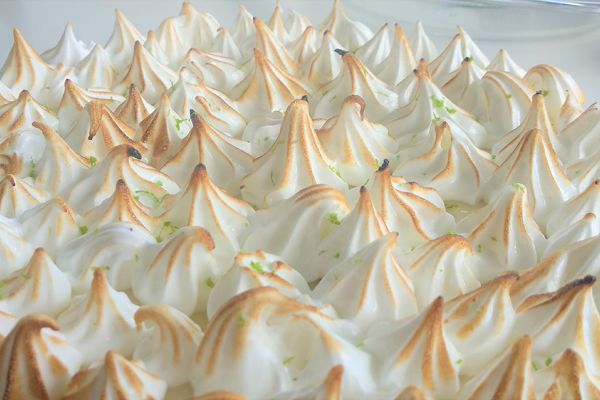 GÂTEAU AU CITRON ET À LA MERINGUE