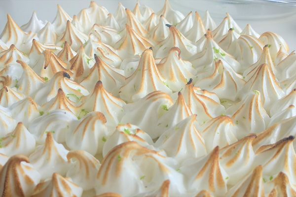 LEMON AND MERINGUE CAKE